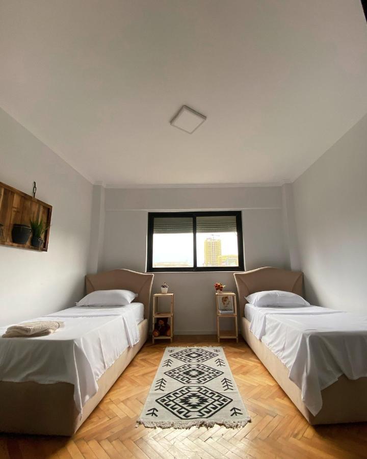 Entire Serviced Apartment With A Beautiful View Tirana Extérieur photo
