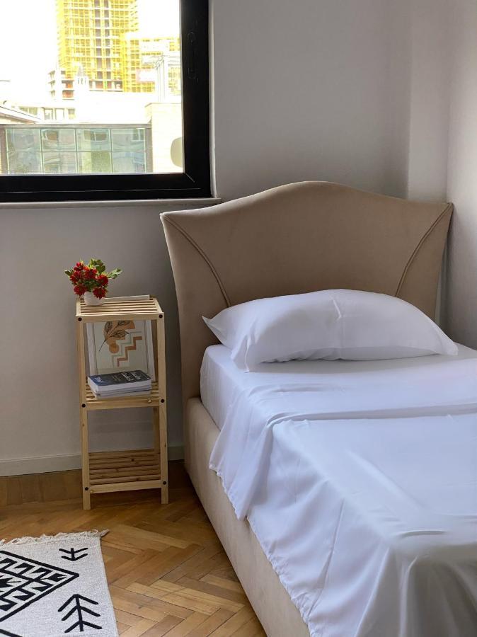 Entire Serviced Apartment With A Beautiful View Tirana Extérieur photo