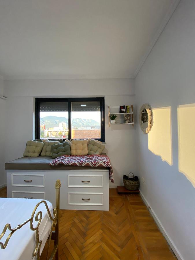 Entire Serviced Apartment With A Beautiful View Tirana Extérieur photo
